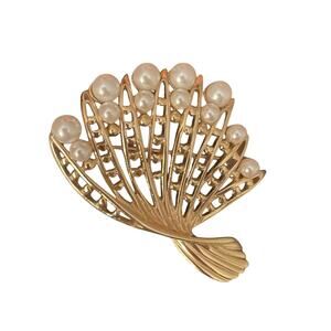 Vintage Goldstone Fan Shaped Pin brooch and Faux white Pearl accents 1960 style
